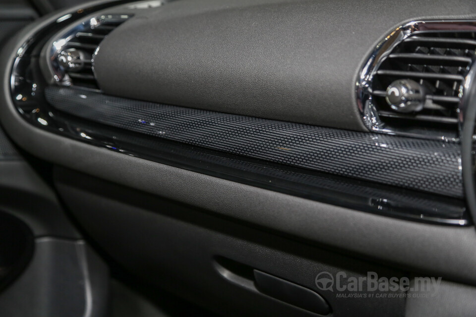 Nissan Navara D23 Facelift (2021) Interior