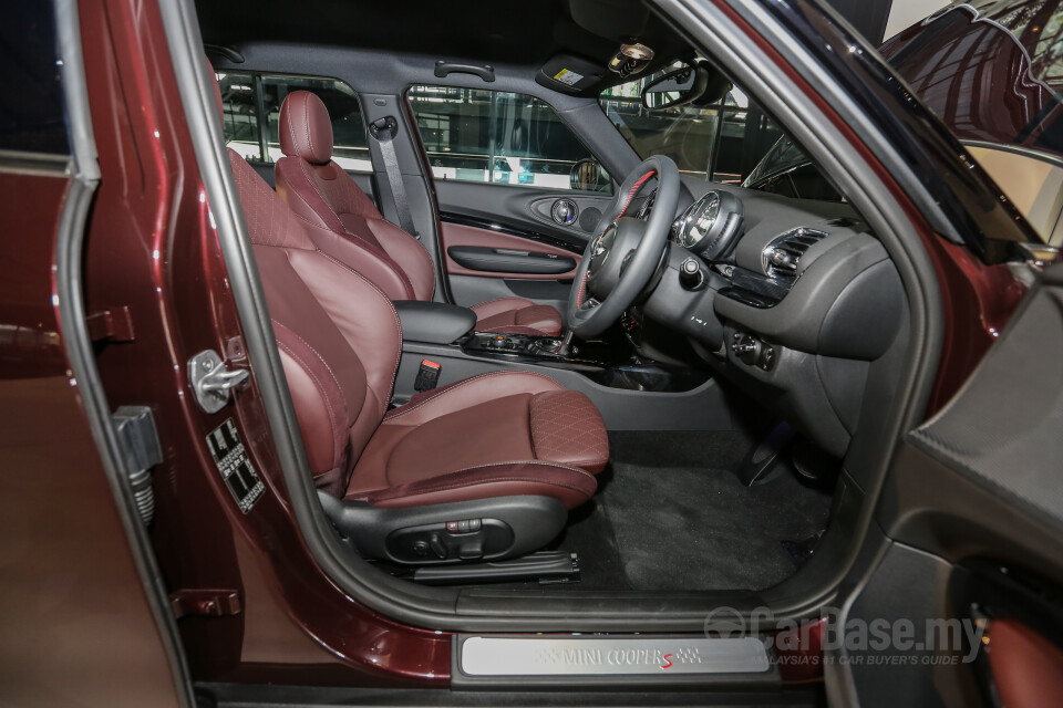 Perodua Aruz D38L (2019) Interior