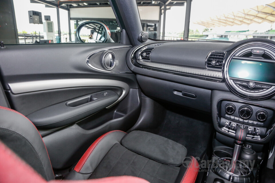 Toyota Innova AN140 (2016) Interior