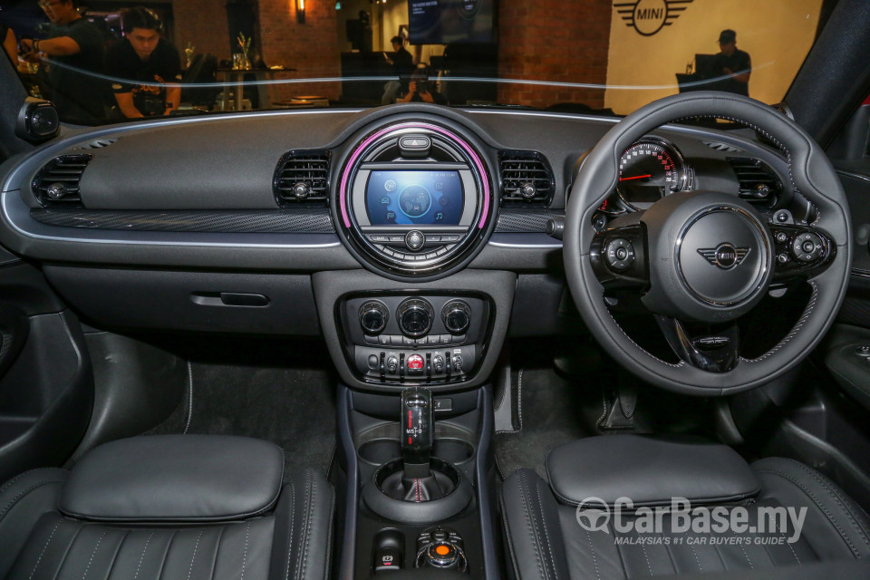 MINI Clubman F54 LCI (2019) Interior