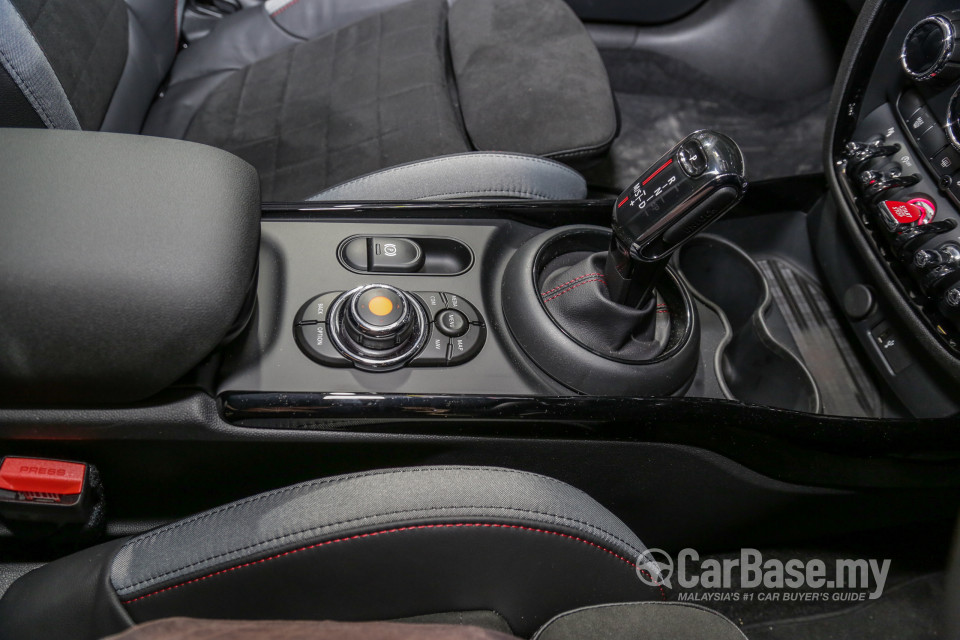 MINI Clubman F54 LCI (2019) Interior