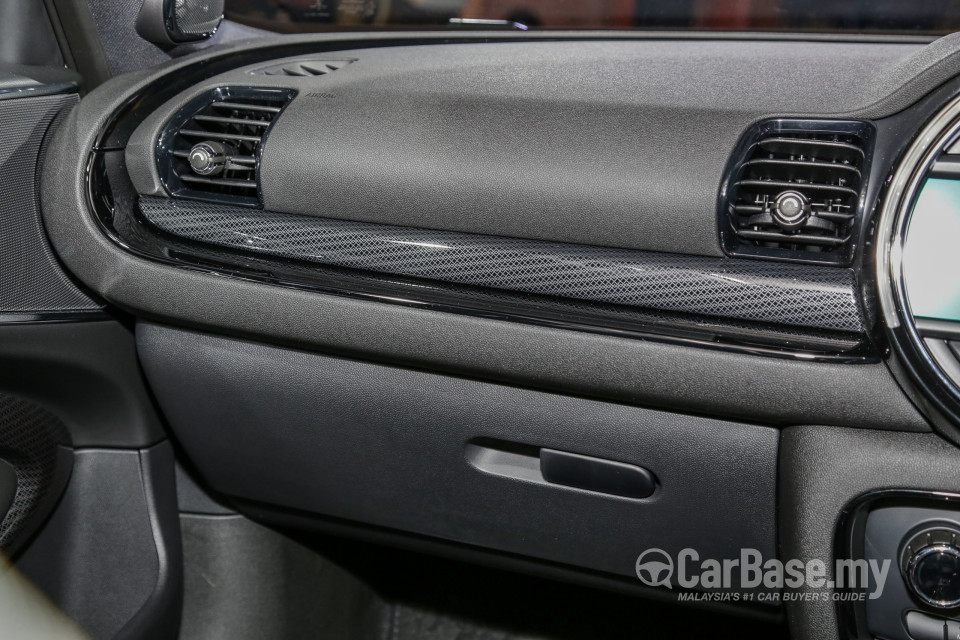 MINI Clubman F54 LCI (2019) Interior