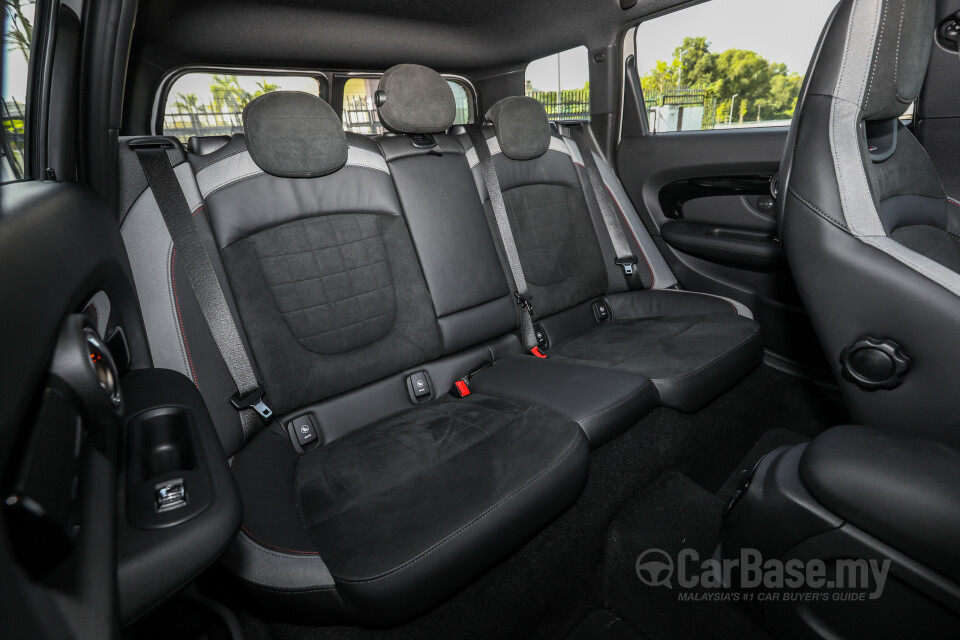 Perodua Aruz D38L (2019) Interior