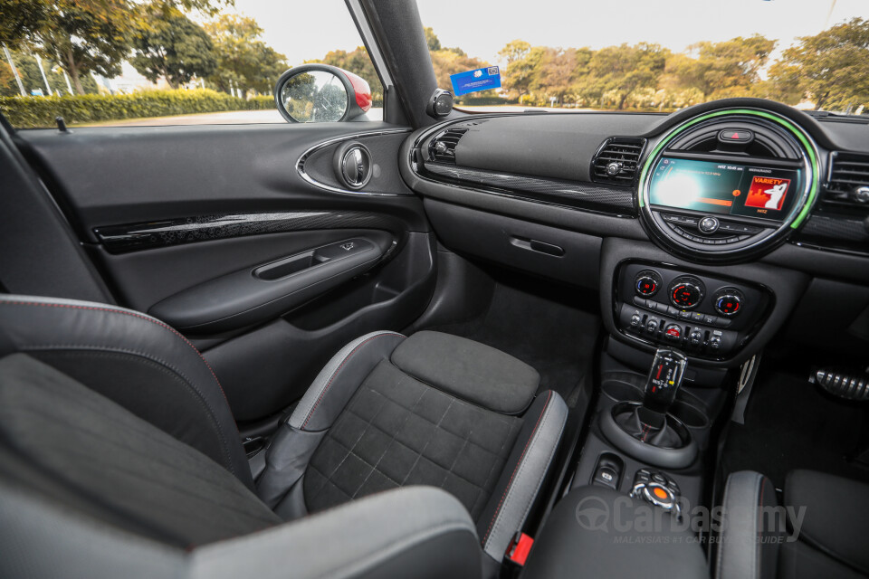 Perodua Aruz D38L (2019) Interior