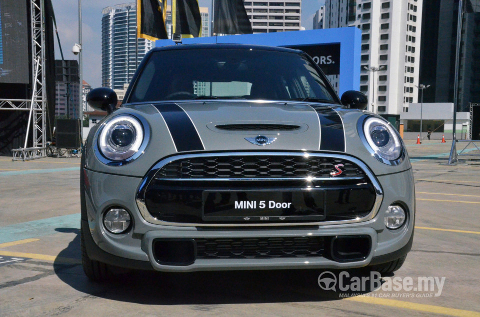 MINI 5 Door F55 (2014) Exterior