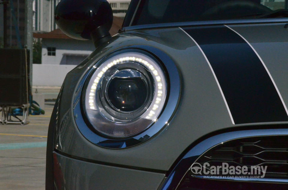 MINI 5 Door F55 (2014) Exterior