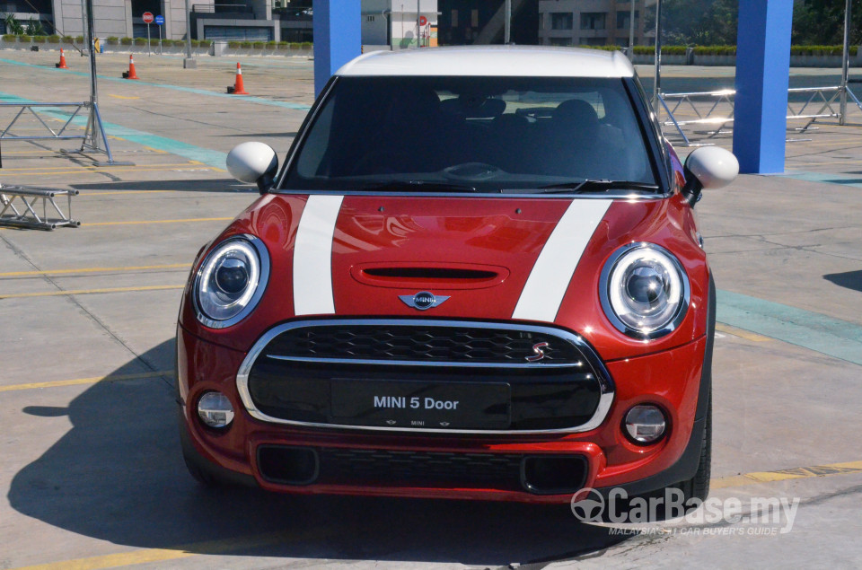 MINI 5 Door F55 (2014) Exterior