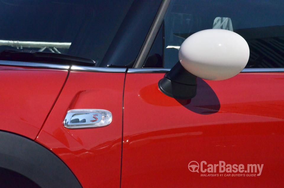MINI 5 Door F55 (2014) Exterior