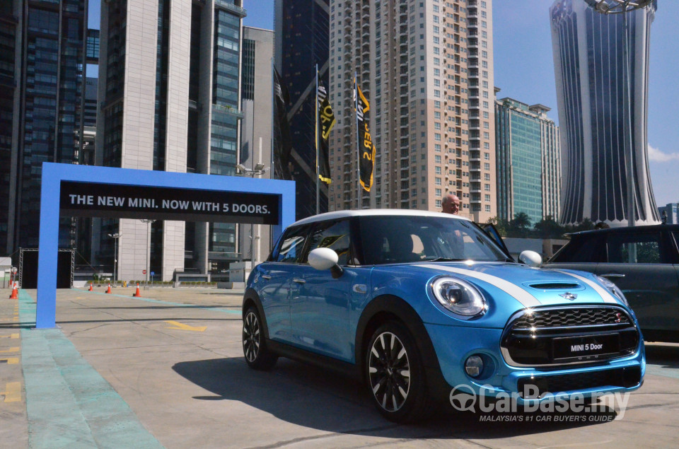 MINI 5 Door F55 (2014) Exterior