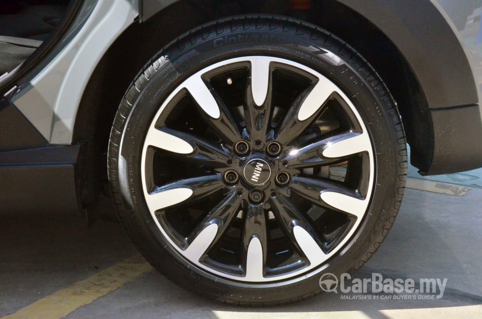 MINI 5 Door F55 (2014) Exterior