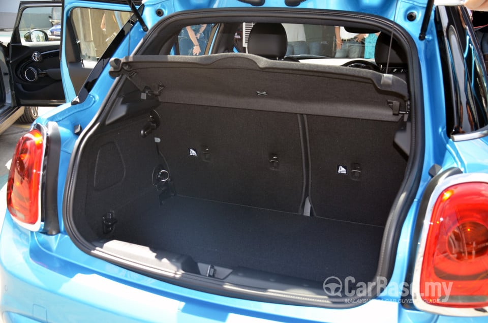 MINI 5 Door F55 (2014) Interior