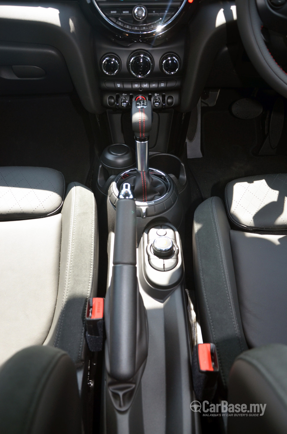 MINI 5 Door F55 (2014) Interior