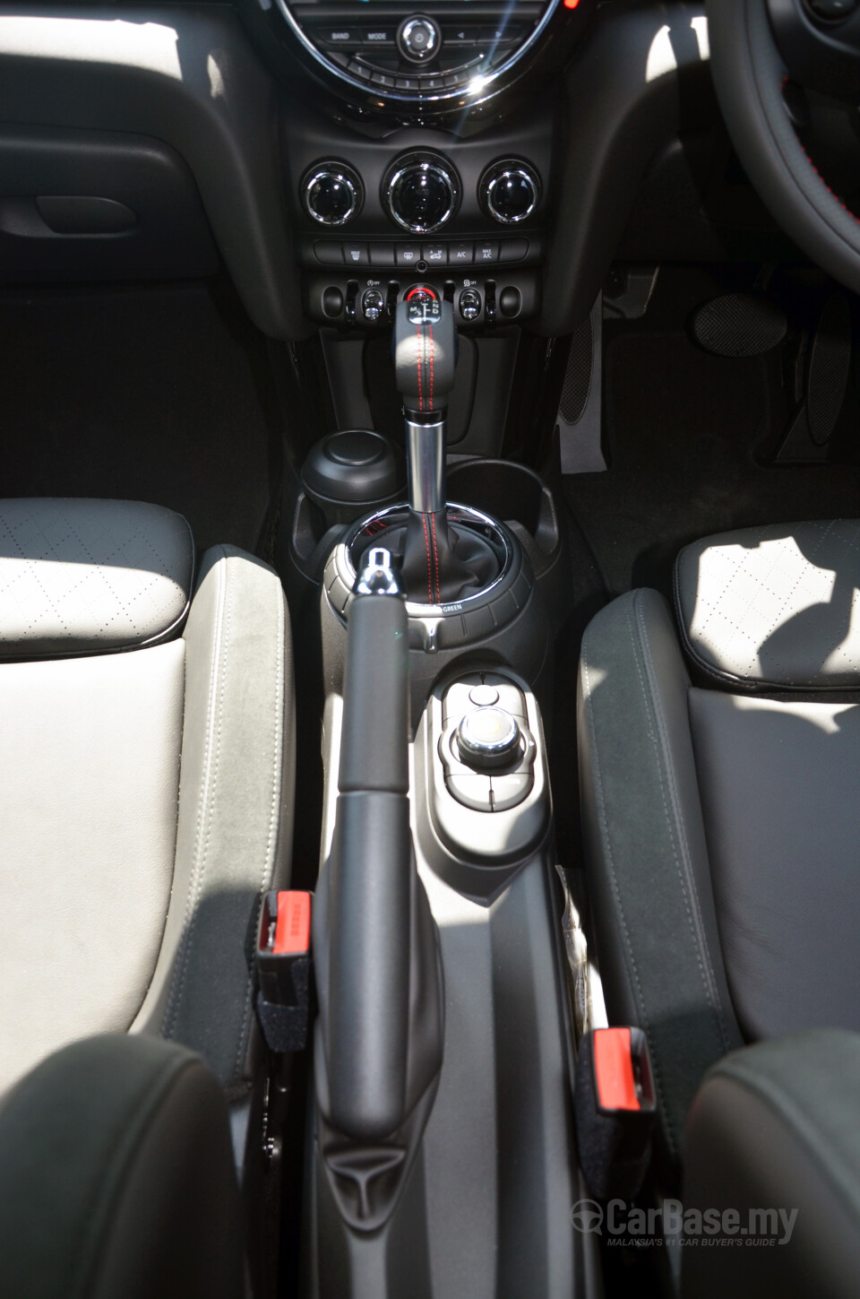 Perodua Aruz D38L (2019) Interior