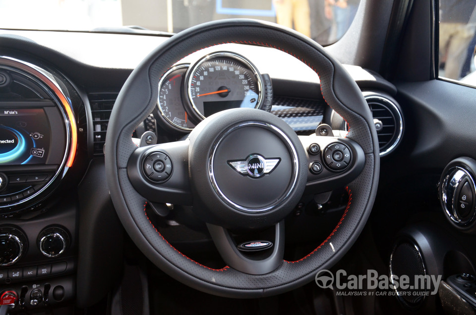 MINI 5 Door F55 (2014) Interior