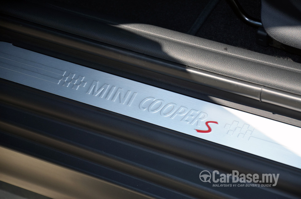 MINI 5 Door F55 (2014) Interior