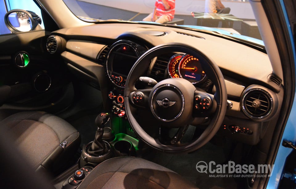 MINI 5 Door F55 (2014) Interior