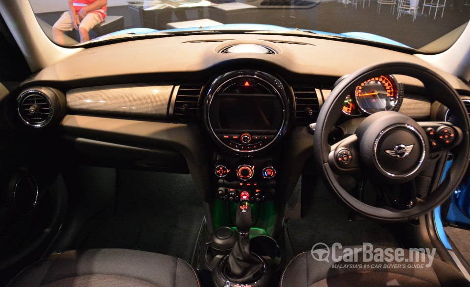 MINI 5 Door F55 (2014) Interior