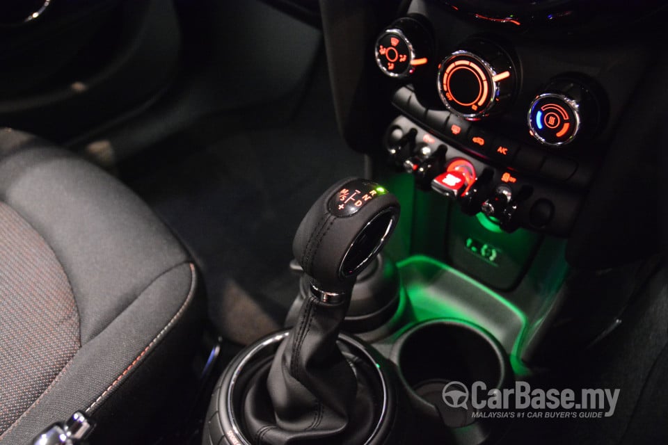 MINI 5 Door F55 (2014) Interior