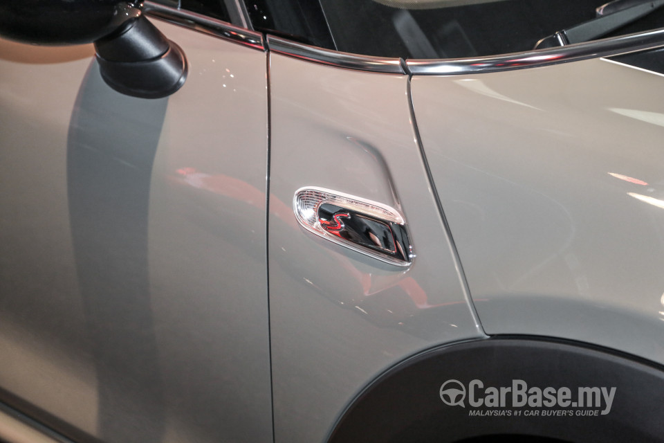 MINI 5 Door F55 LCI (2018) Exterior
