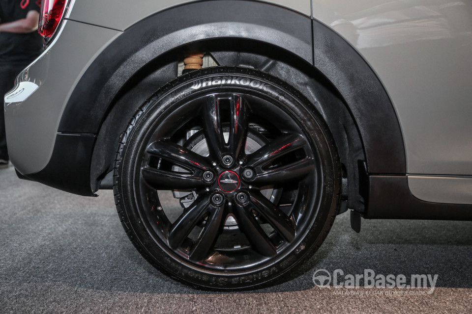 MINI 5 Door F55 LCI (2018) Exterior