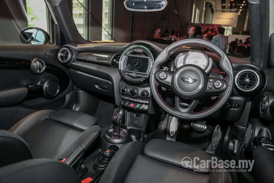 MINI 5 Door F55 LCI (2018) Interior