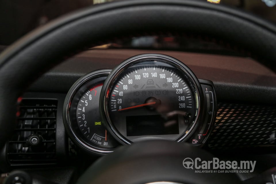MINI 5 Door F55 LCI (2018) Interior