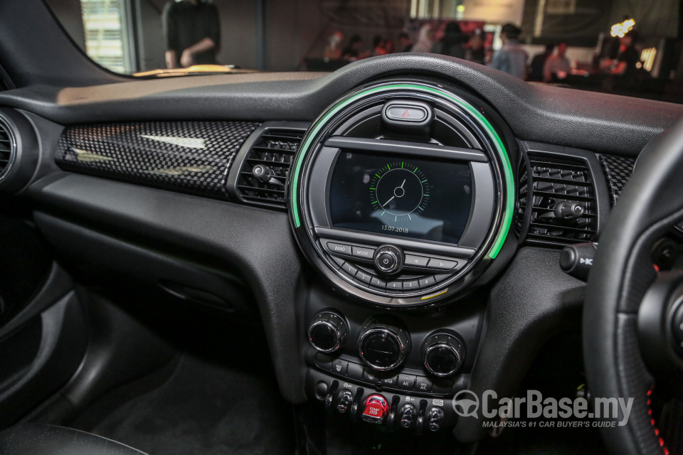 MINI 5 Door F55 LCI (2018) Interior