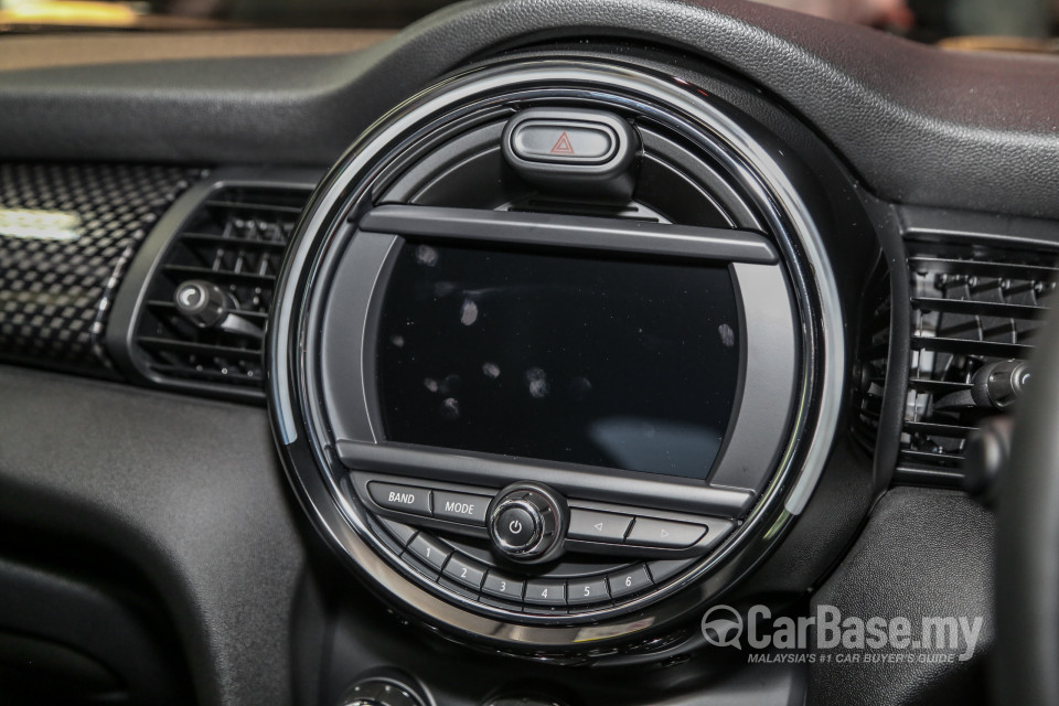 MINI 5 Door F55 LCI (2018) Interior
