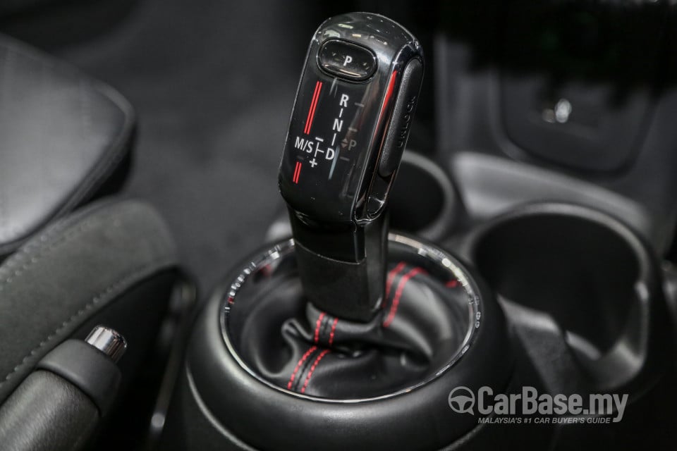 MINI 5 Door F55 LCI (2018) Interior