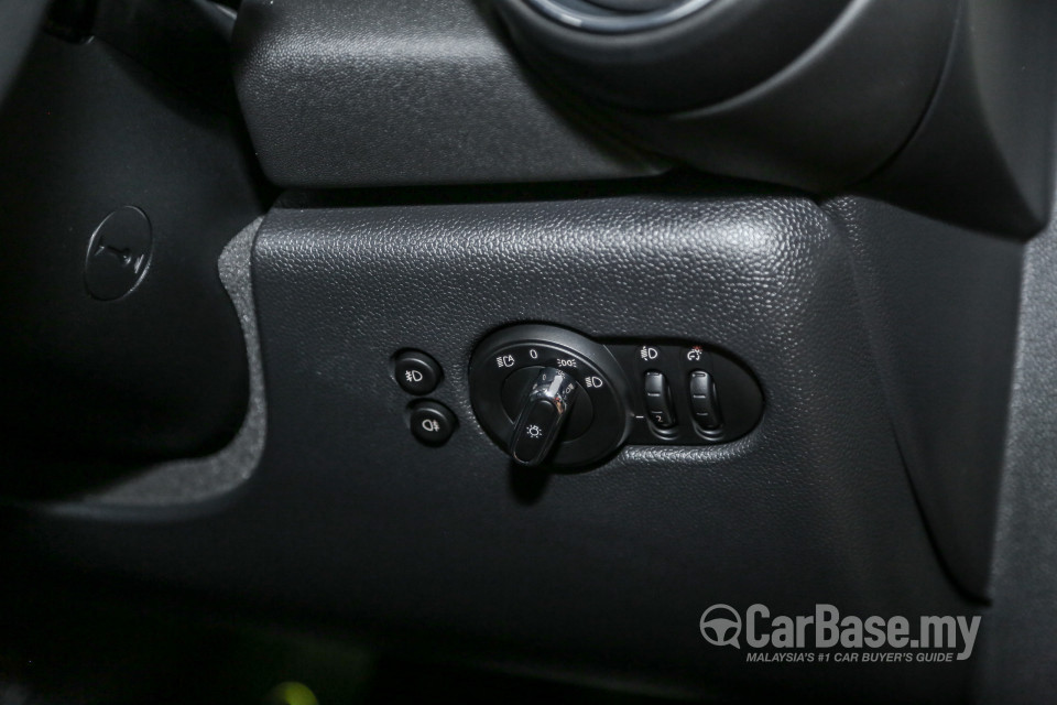 MINI 5 Door F55 LCI (2018) Interior