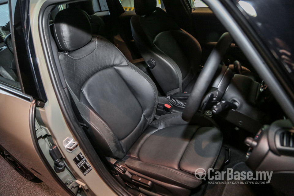 MINI 5 Door F55 LCI (2018) Interior