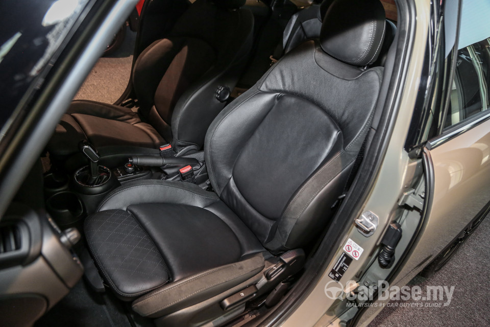MINI 5 Door F55 LCI (2018) Interior