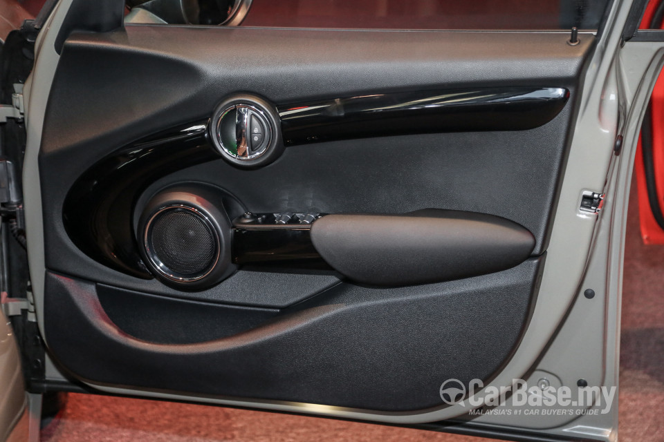 MINI 5 Door F55 LCI (2018) Interior