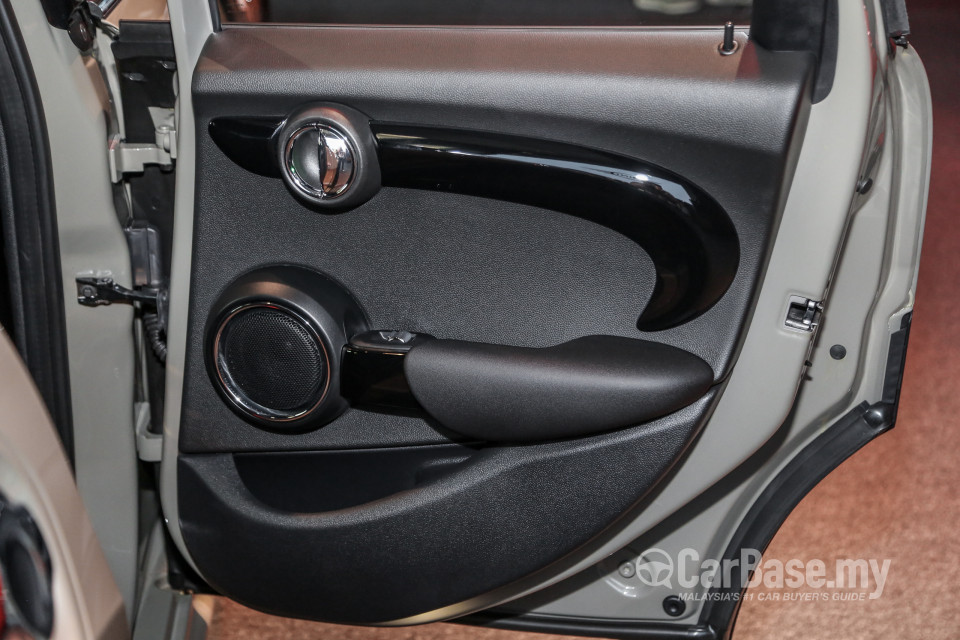 MINI 5 Door F55 LCI (2018) Interior