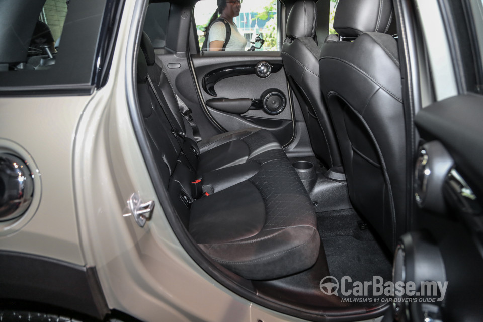 MINI 5 Door F55 LCI (2018) Interior