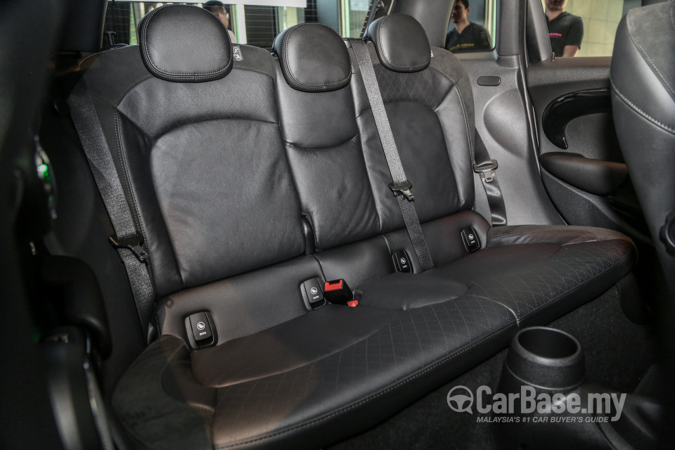 MINI 5 Door F55 LCI (2018) Interior