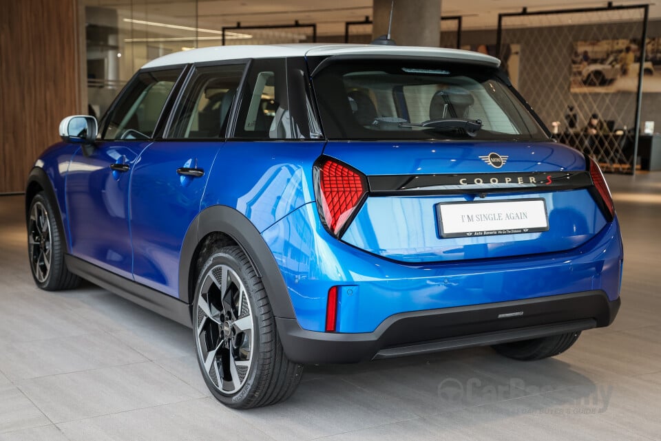 MINI 5 Door F65 (2024) Exterior