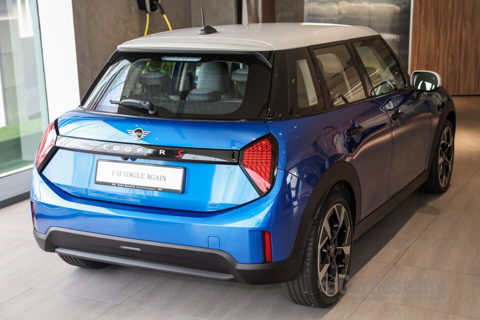 MINI 5 Door F65 (2024) Exterior