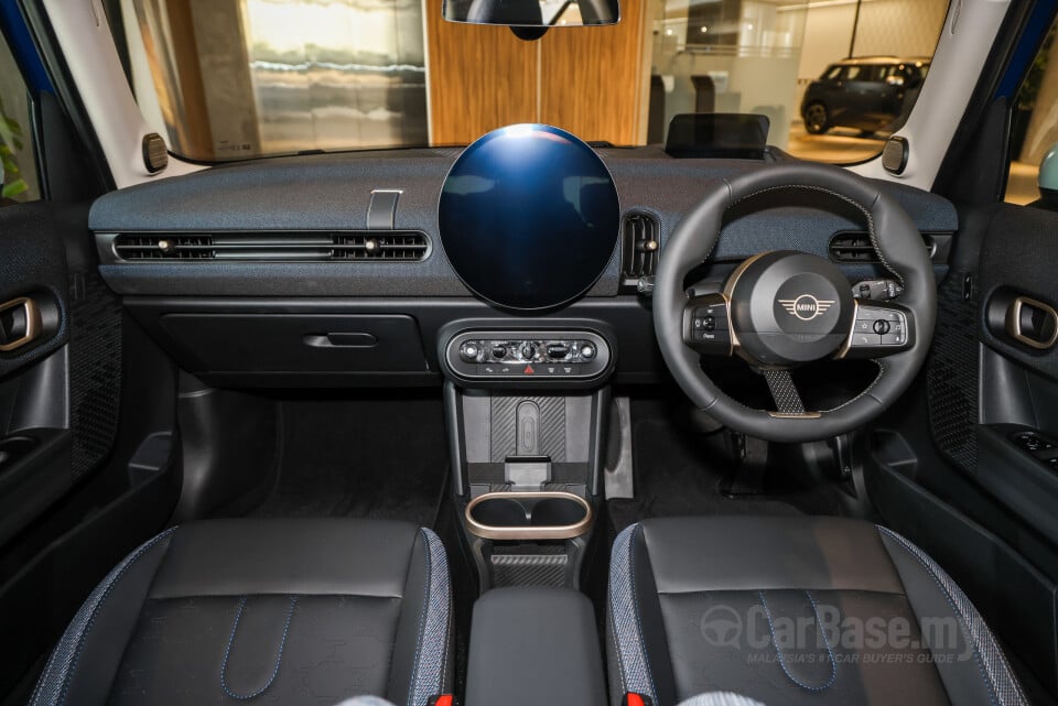 MINI 5 Door F65 (2024) Interior