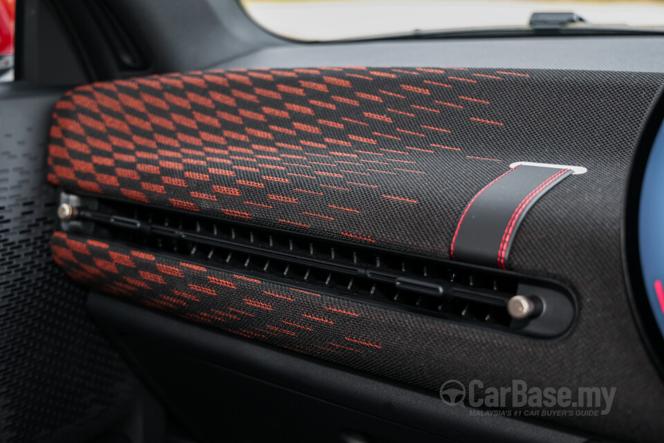 MINI Electric J01 (2024) Interior