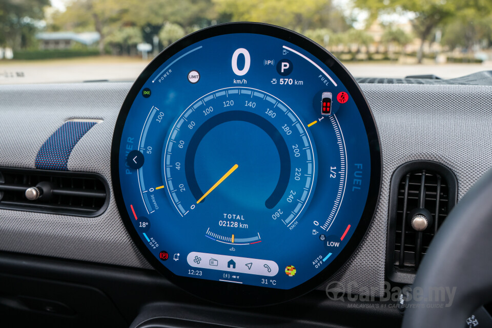 MINI Convertible F67 (2025) Interior