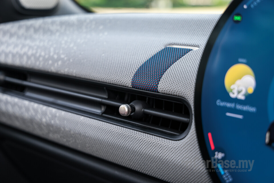 MINI Convertible F67 (2025) Interior