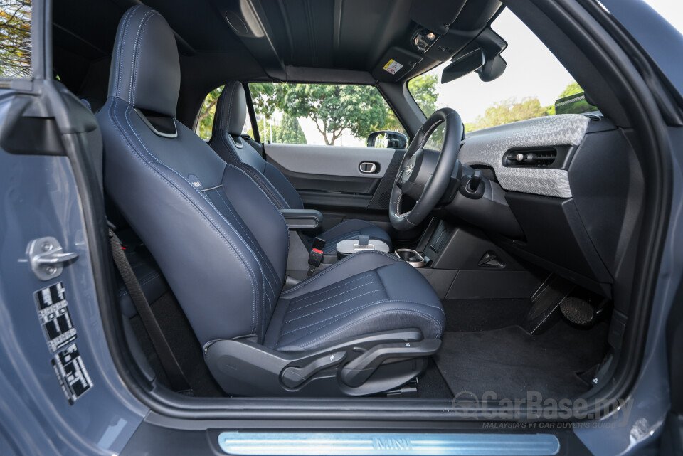 MINI Convertible F67 (2025) Interior