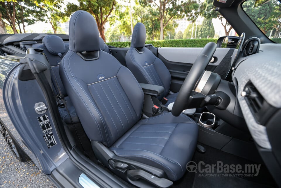 MINI Convertible F67 (2025) Interior