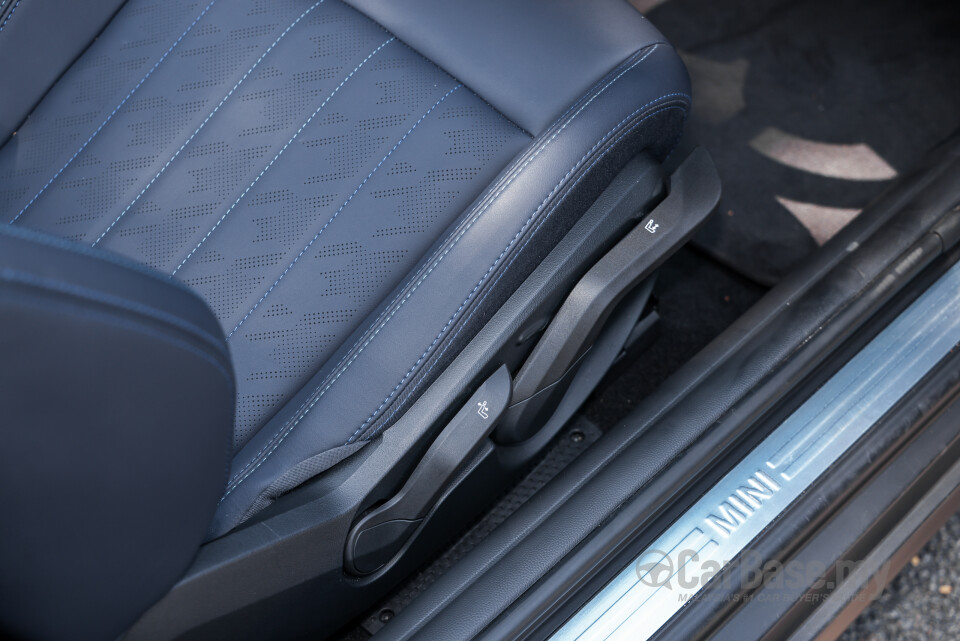 MINI Convertible F67 (2025) Interior