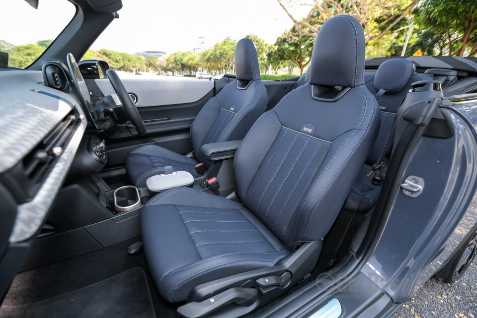 MINI Convertible F67 (2025) Interior