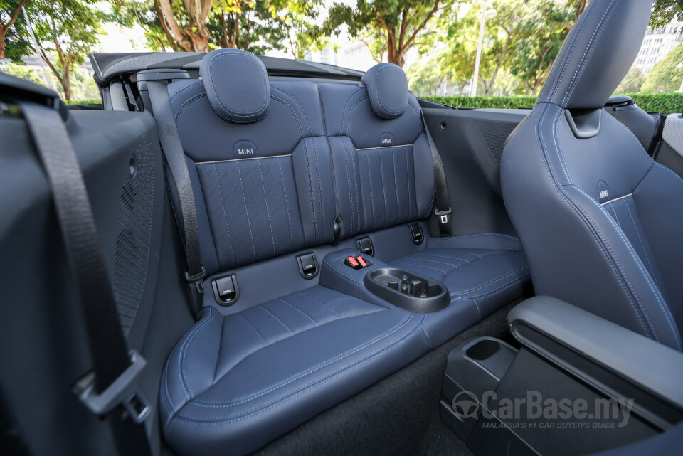 MINI Convertible F67 (2025) Interior