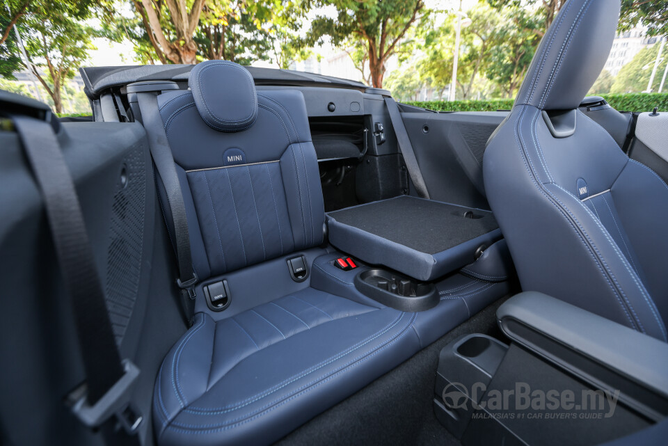 MINI Convertible F67 (2025) Interior