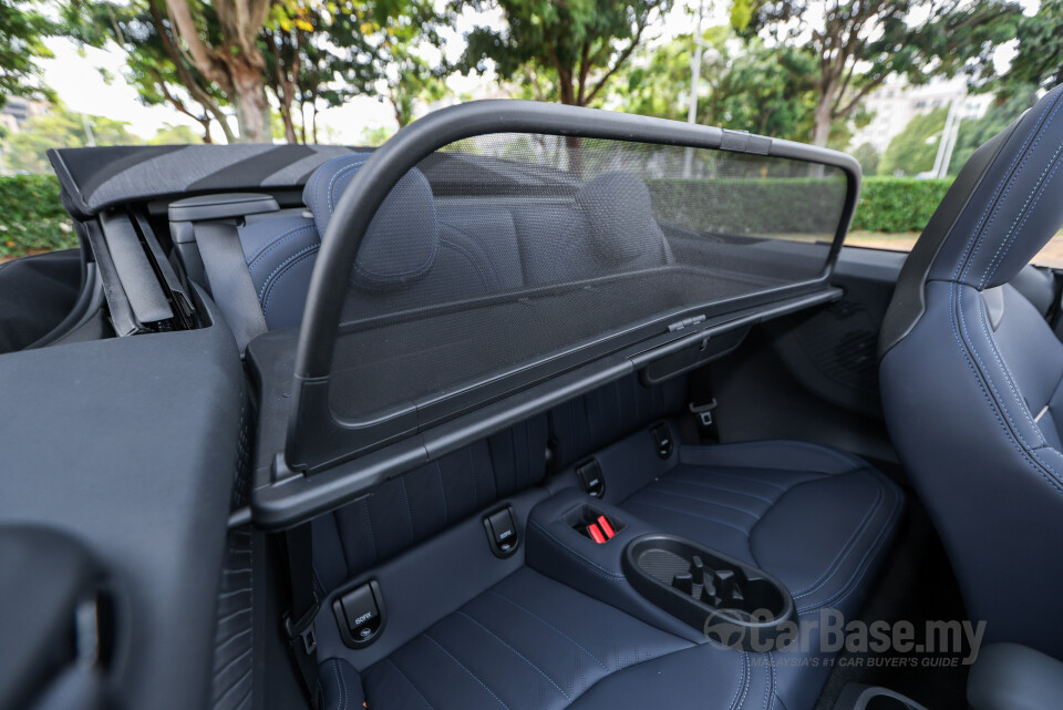 MINI Convertible F67 (2025) Interior