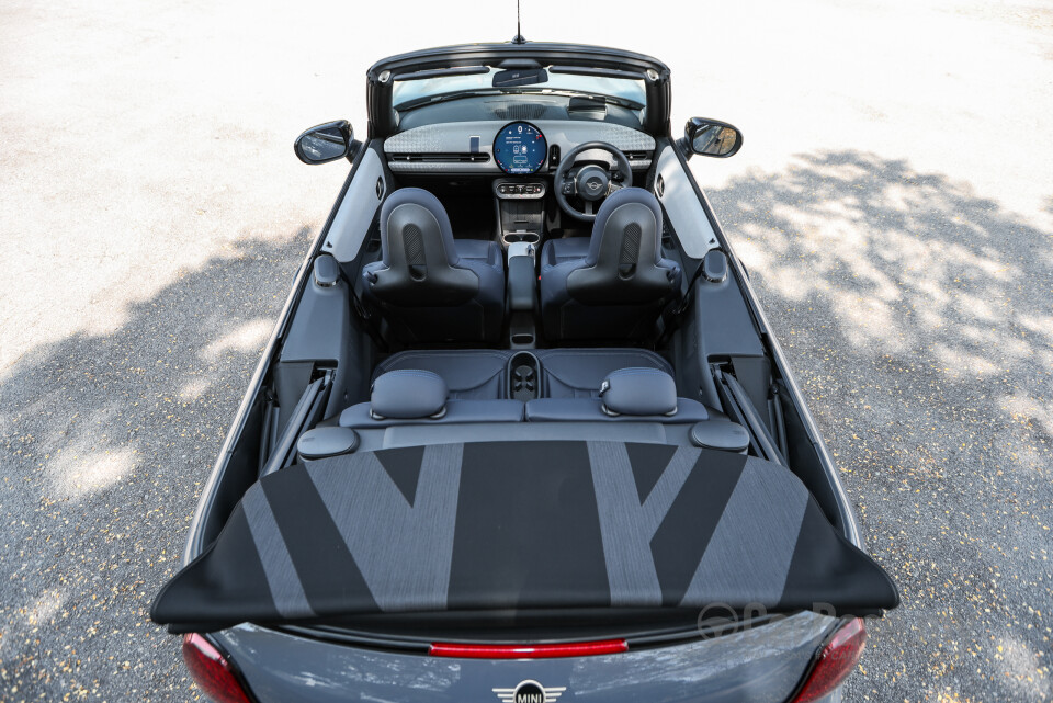 MINI Convertible F67 (2025) Interior